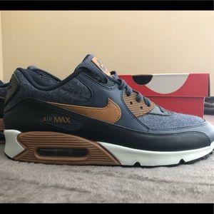 Nike Men’s Air Max 90 Premium Shoes Size 11.5